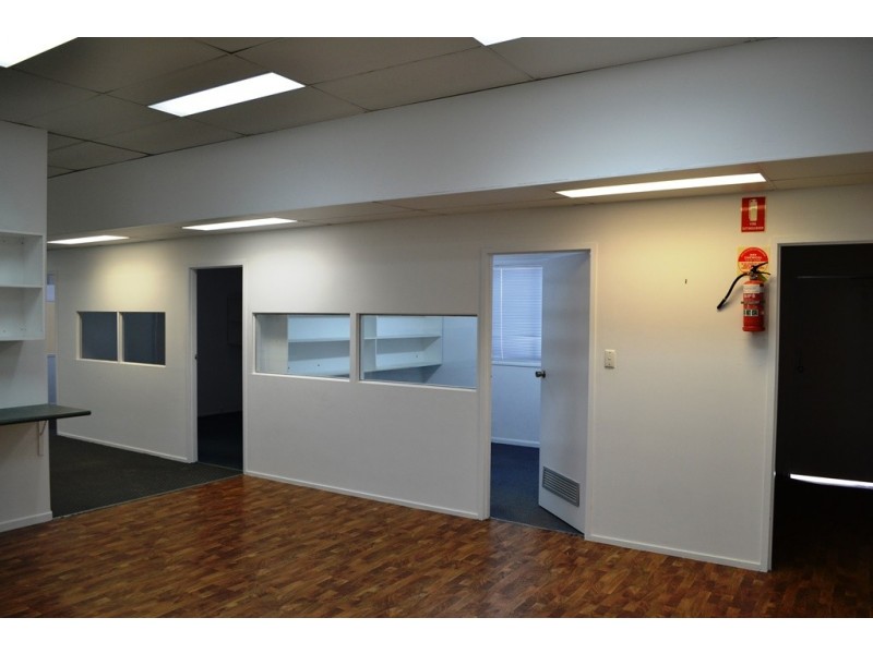 1 / 60 INGHAM ROAD, West End QLD 4810