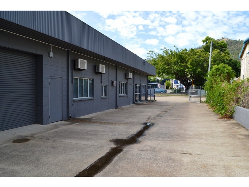 1 / 60 INGHAM ROAD, West End QLD 4810