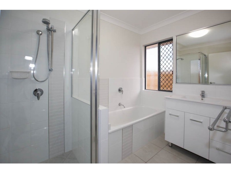 28 delaware, Mount Louisa QLD 4814