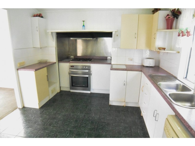 64 Kings Road, Hyde Park QLD 4812