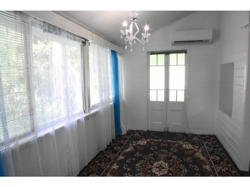 64 Kings Road, Hyde Park QLD 4812