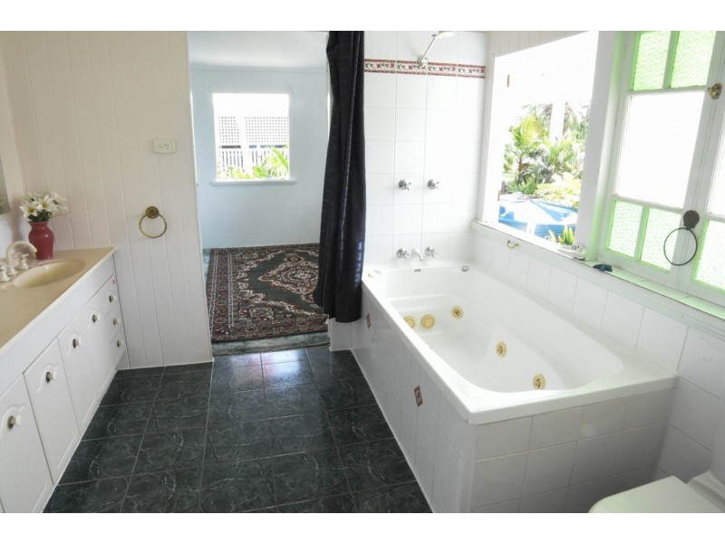 64 Kings Road, Hyde Park QLD 4812