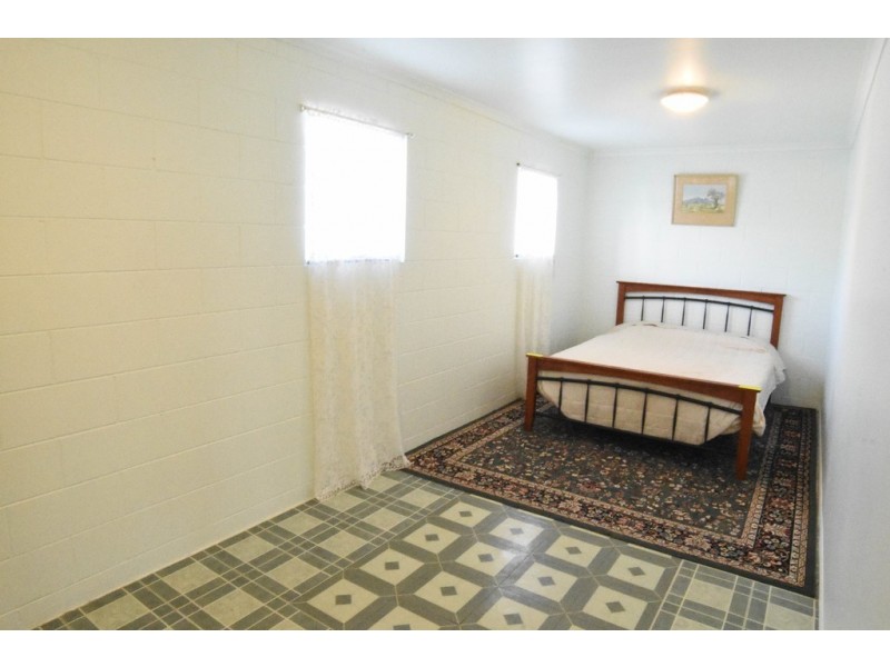 64 Kings Road, Hyde Park QLD 4812