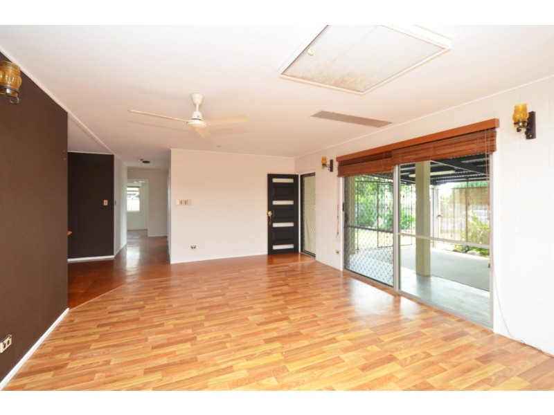 4 CUTLER COURT, Mount Louisa QLD 4814