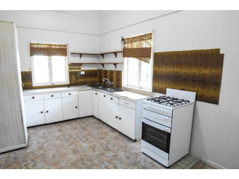 153 Eyre street, North Ward QLD 4810