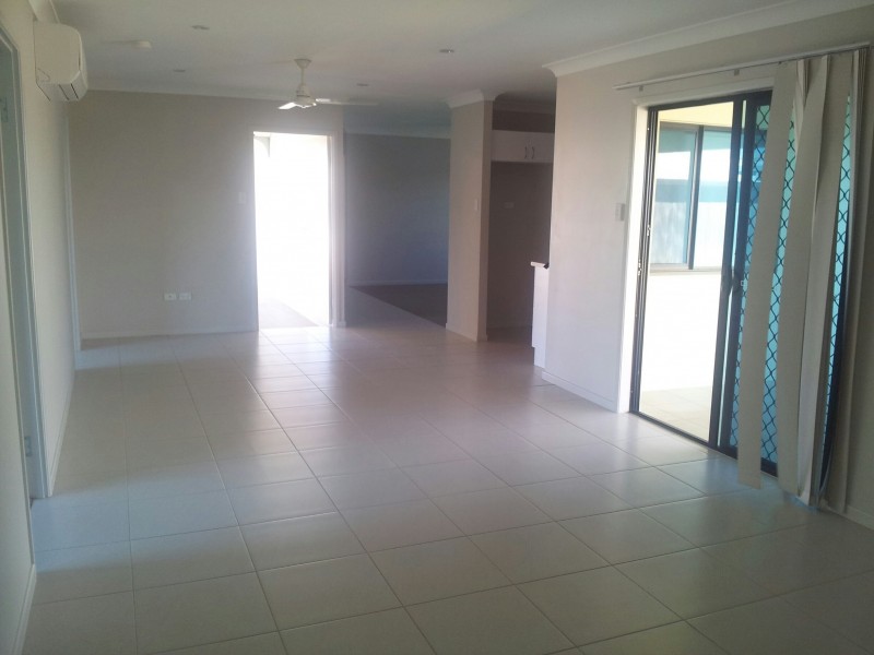 73 Shoalmarra Drive, Mount Low QLD 4818