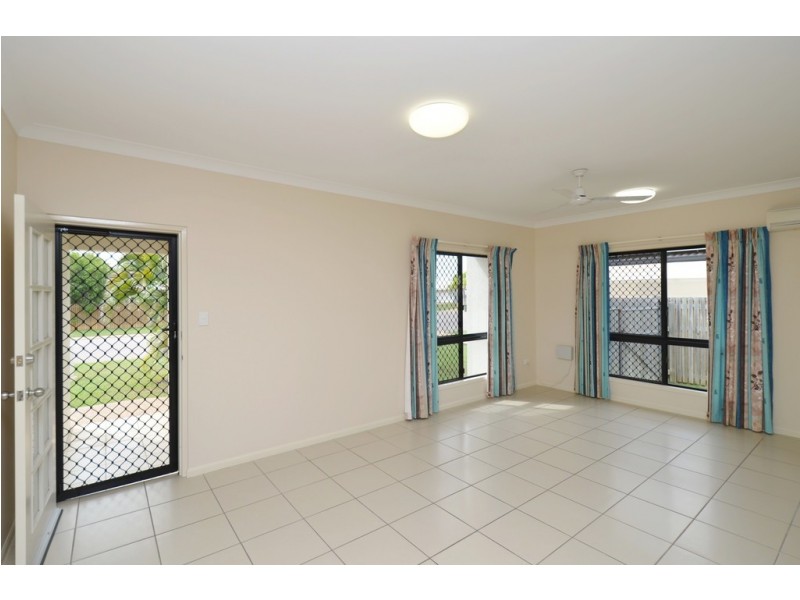 8 DAINTREE DRIVE, Bushland Beach QLD 4818