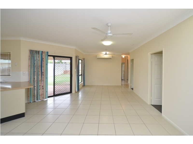 8 DAINTREE DRIVE, Bushland Beach QLD 4818