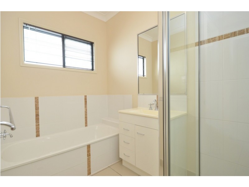 8 DAINTREE DRIVE, Bushland Beach QLD 4818