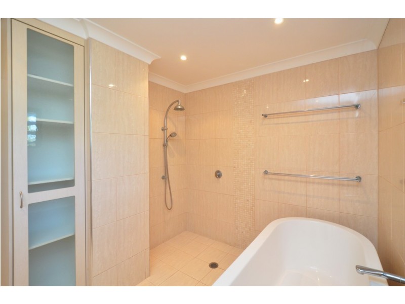 4 SALLOWS STREET, Pallarenda QLD 4810