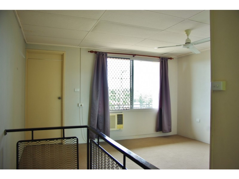 3/2 Bundock, Castle Hill QLD 4810