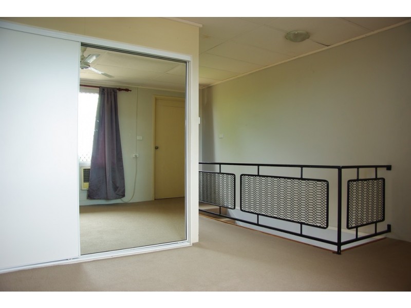 3/2 Bundock, Castle Hill QLD 4810