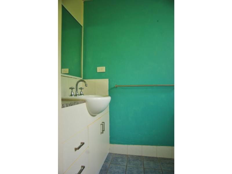 3/2 Bundock, Castle Hill QLD 4810