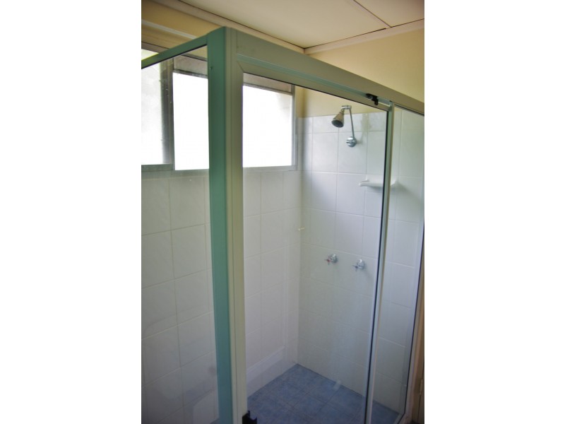 3/2 Bundock, Castle Hill QLD 4810