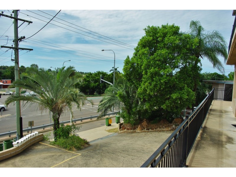 3/2 Bundock, Castle Hill QLD 4810