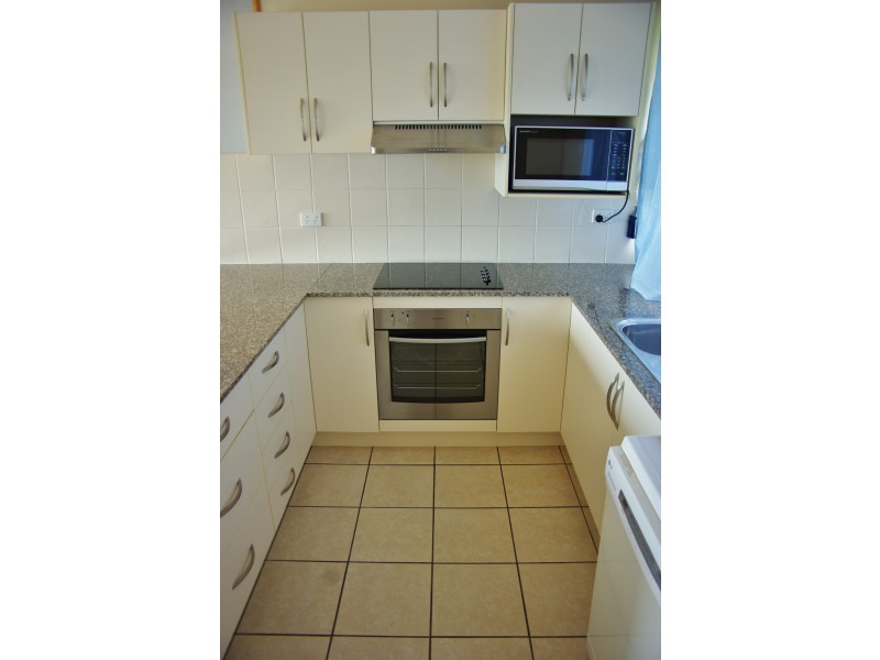 3/2 Bundock, Castle Hill QLD 4810