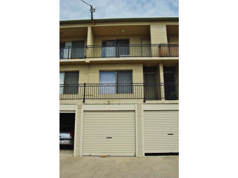 3/2 Bundock, Castle Hill QLD 4810