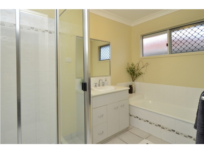 27 Elphinstone Drive, Kirwan QLD 4817