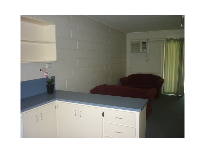 2/2 Burke Street, North Ward QLD 4810