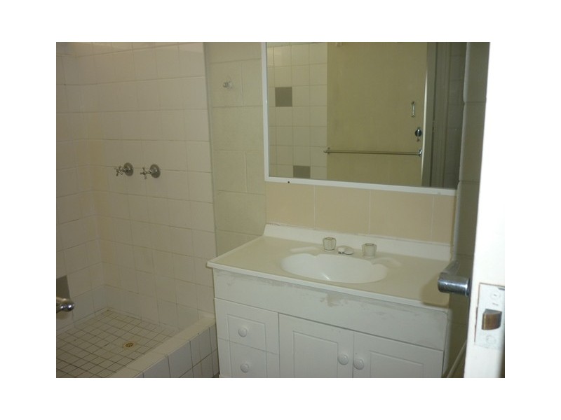 2/2 Burke Street, North Ward QLD 4810