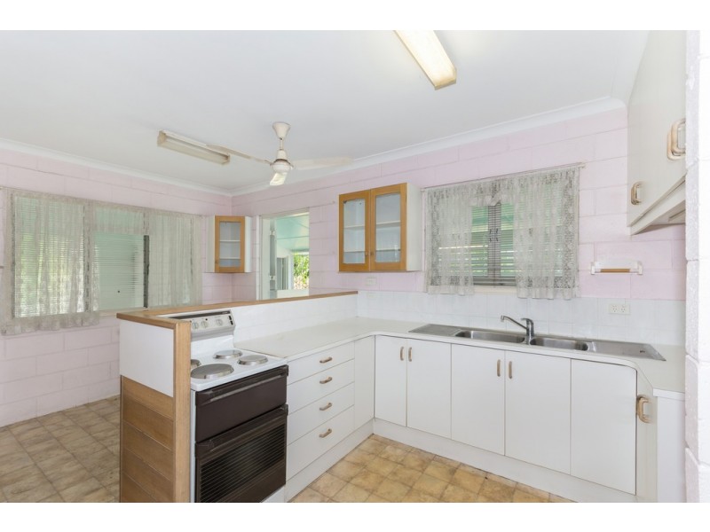 16 FLOWERS STREET, Railway Estate QLD 4810