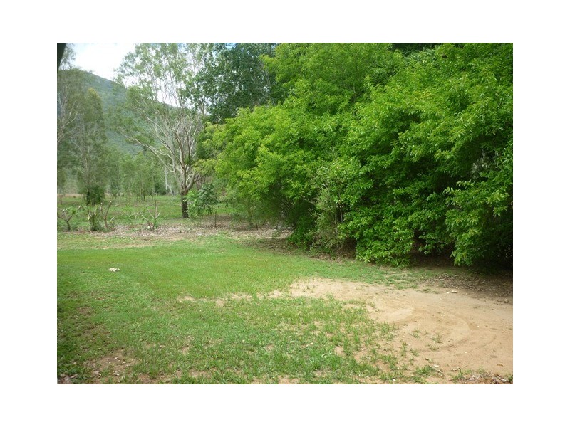 126 Clark Road, Majors Creek QLD 4816