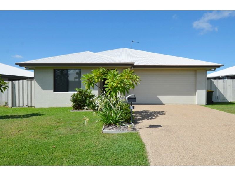 6 Glendower Street, Bushland Beach QLD 4818