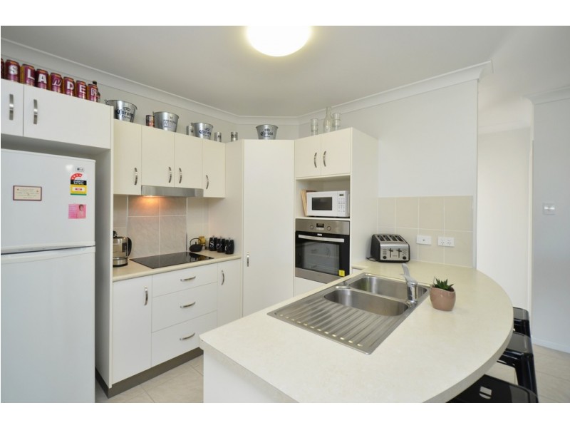 6 Glendower Street, Bushland Beach QLD 4818