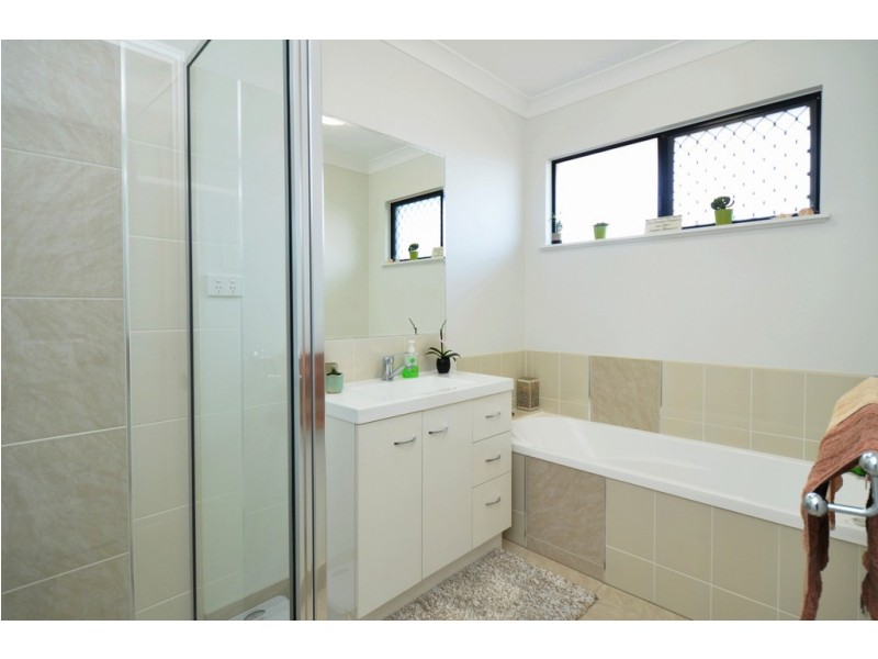 6 Glendower Street, Bushland Beach QLD 4818