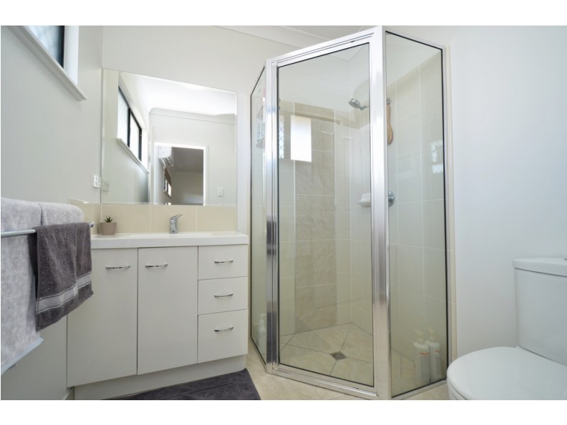 6 Glendower Street, Bushland Beach QLD 4818