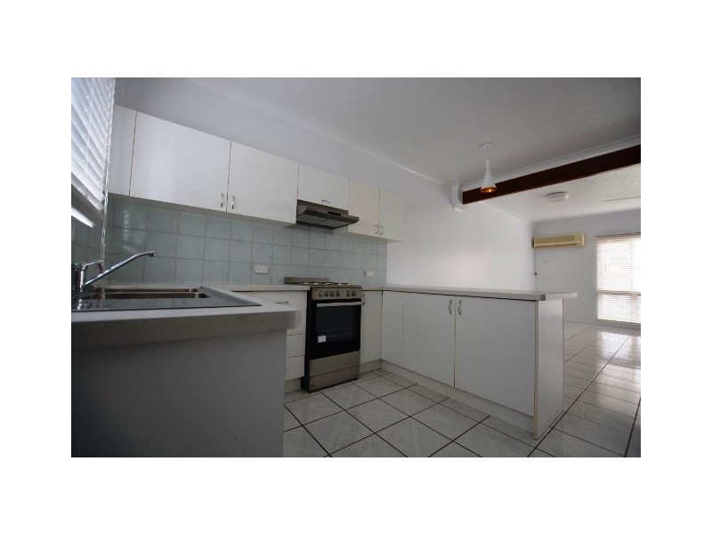 2/36-38 Queens Road, Hermit Park QLD 4812