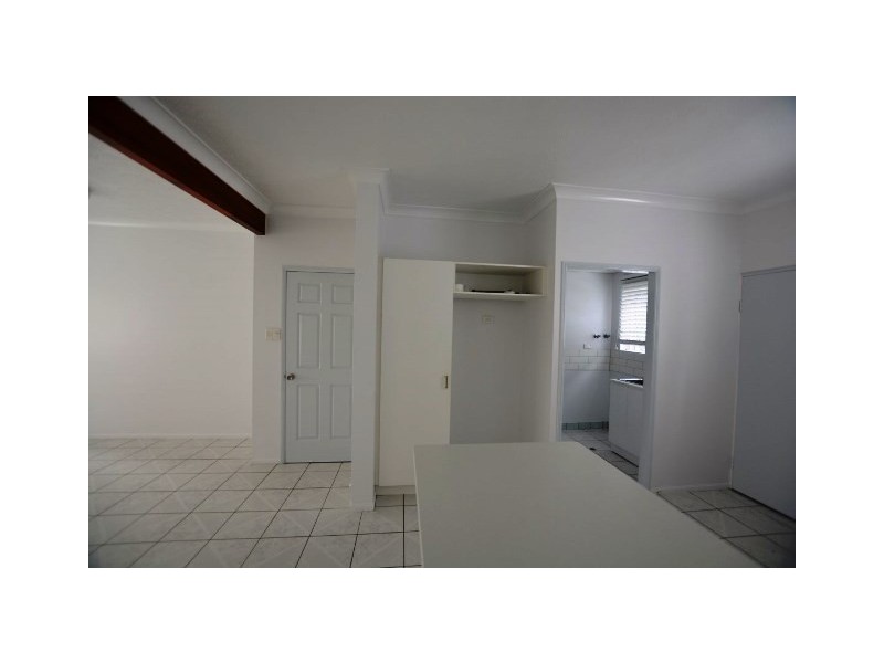 2/36-38 Queens Road, Hermit Park QLD 4812