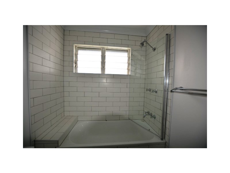 2/36-38 Queens Road, Hermit Park QLD 4812