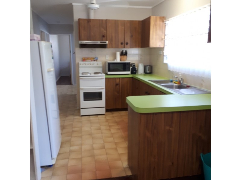 25 Lindeman Avenue, Cranbrook QLD 4814