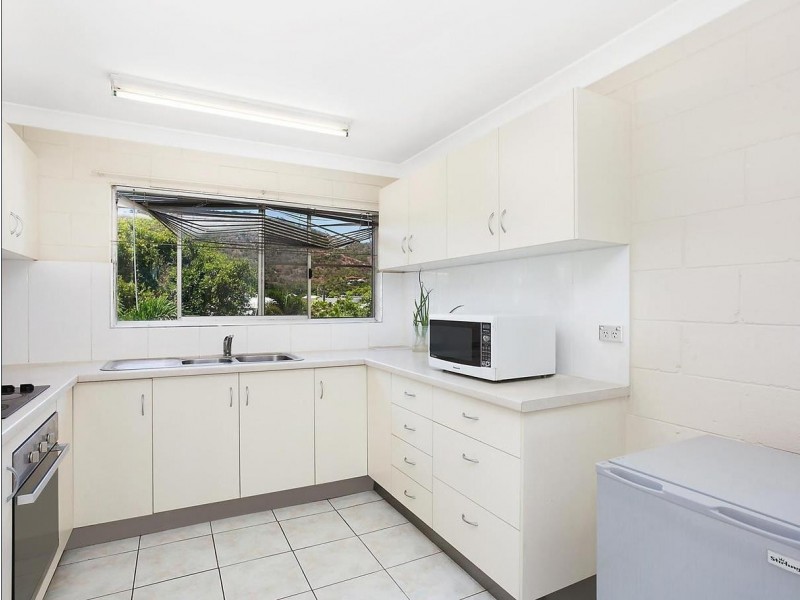 8/11 Vaughn, West End QLD 4810