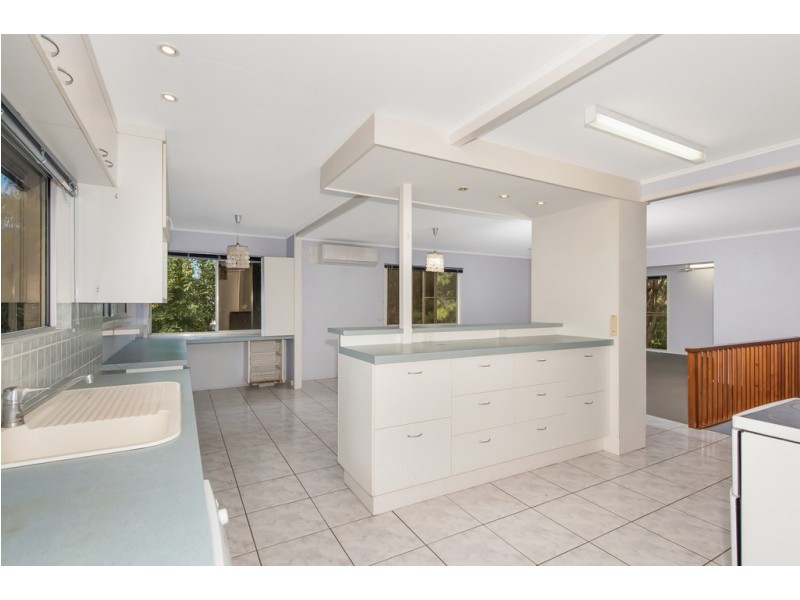 15 Aloomba Crescent, Cranbrook QLD 4814