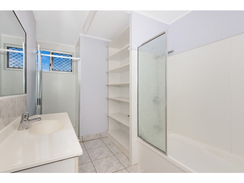 15 Aloomba Crescent, Cranbrook QLD 4814