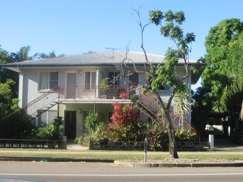 2/3 Warburton Street, North Ward QLD 4810