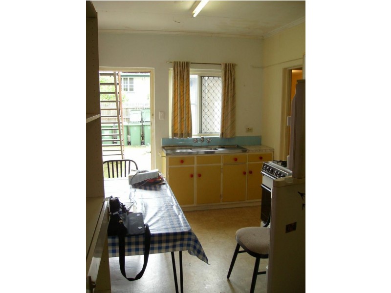 2/3 Warburton Street, North Ward QLD 4810