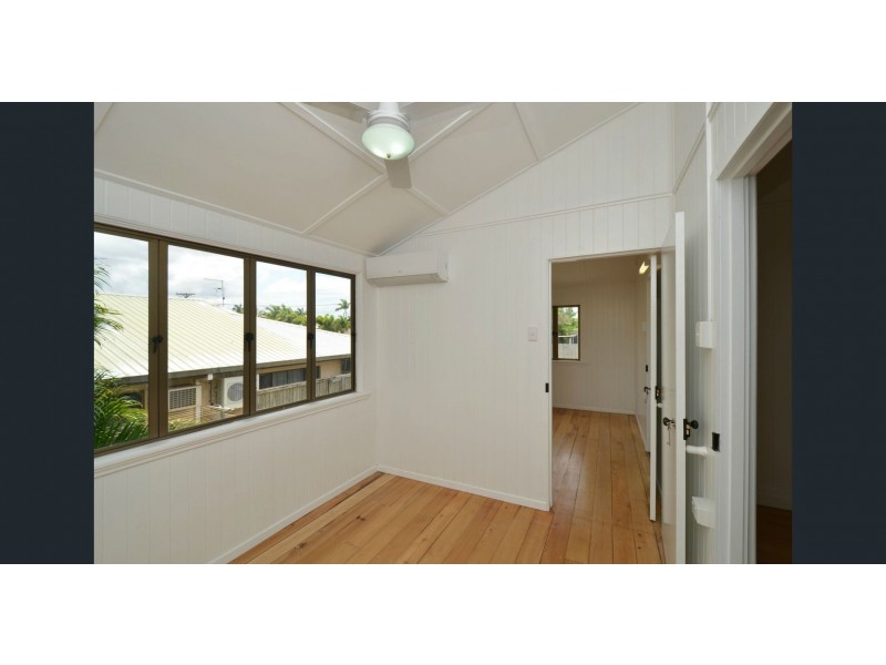 24 GLADSTONE STREET, Pimlico QLD 4812