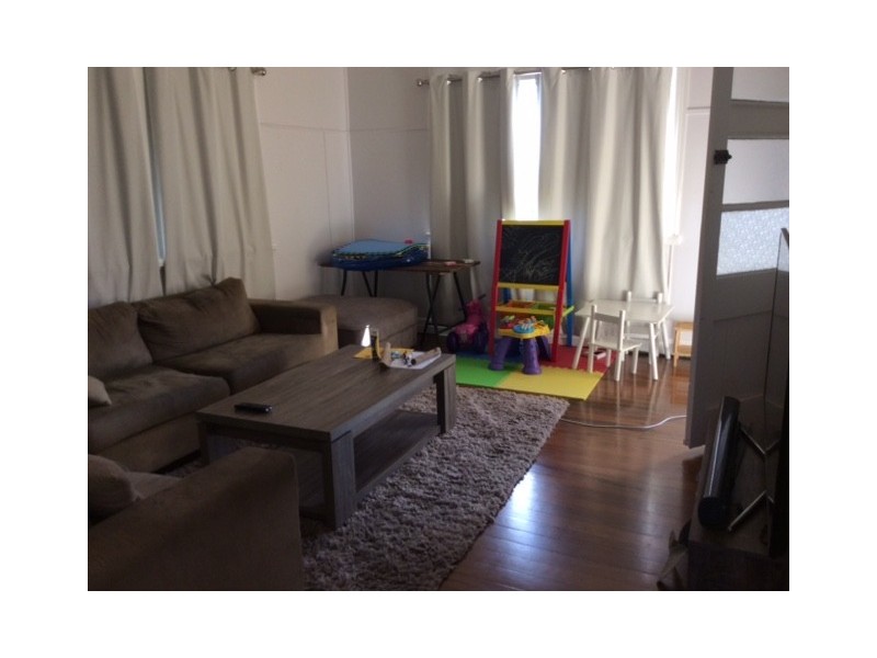 217 Ireland, Oonoonba QLD 4811