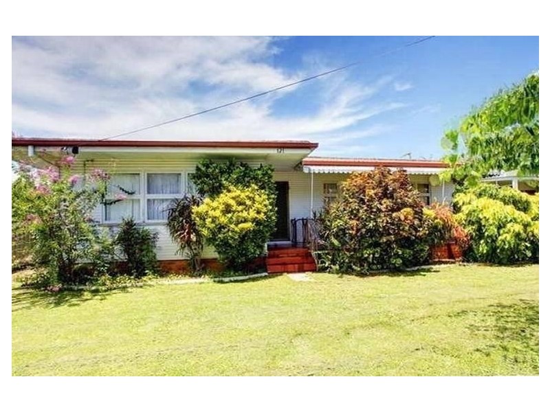 121 ROSS RIVER ROAD, Mundingburra QLD 4812