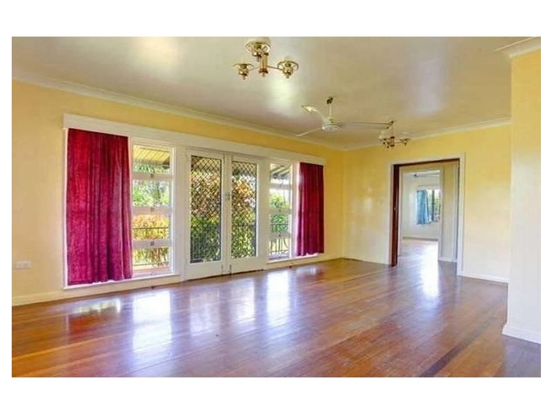 121 ROSS RIVER ROAD, Mundingburra QLD 4812