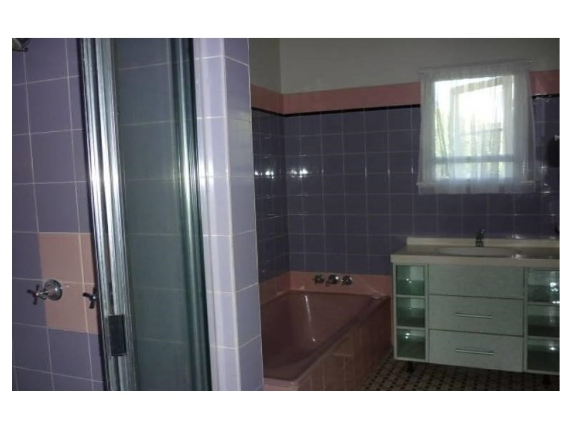 121 ROSS RIVER ROAD, Mundingburra QLD 4812