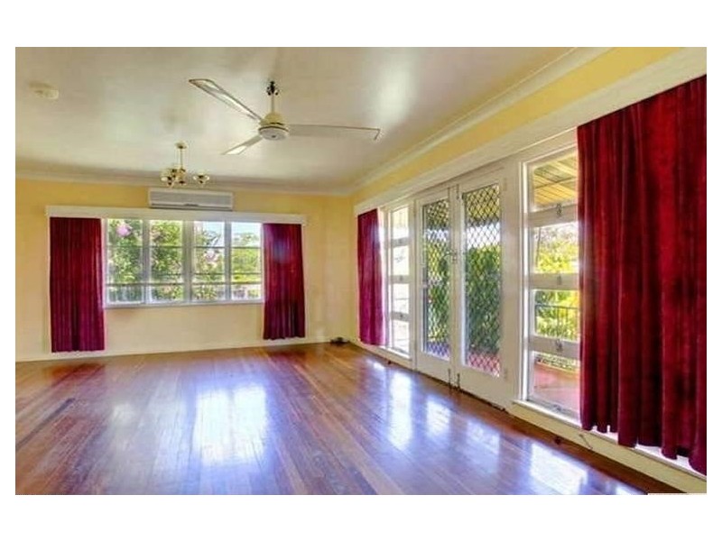 121 ROSS RIVER ROAD, Mundingburra QLD 4812