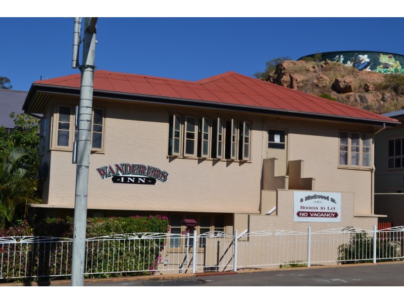 8 BLACKWOOD STREET, Townsville City QLD 4810