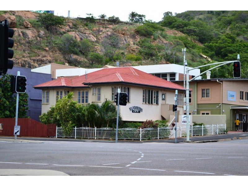 8 BLACKWOOD STREET, Townsville City QLD 4810