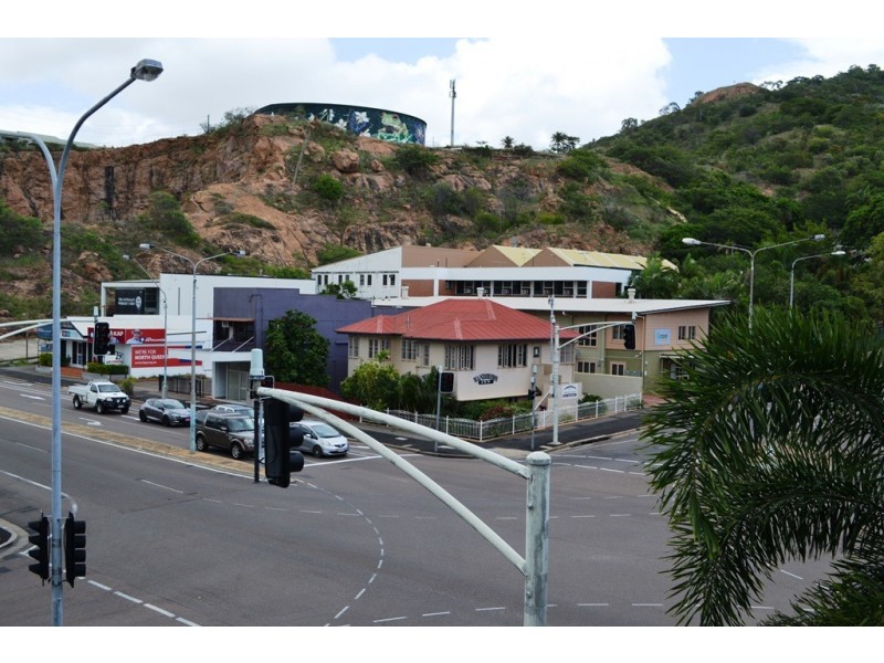 8 BLACKWOOD STREET, Townsville City QLD 4810