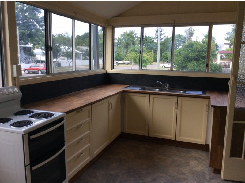 16 CANNAN STREET, South Townsville QLD 4810