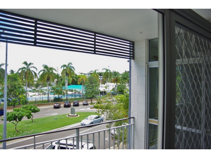 Unit 8/33 The Strand, North Ward QLD 4810